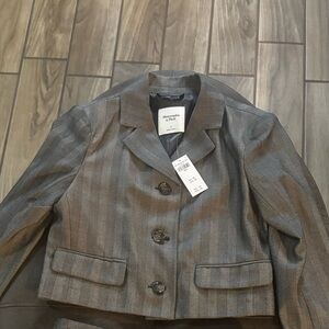 Abercrombie & Fitch Pleated Cropped Blazer